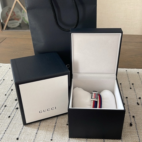 Gucci Stainless Steel Nylon 14mm Web G-Frame Double Wrap Quartz
Watch - Picture 5 of 6